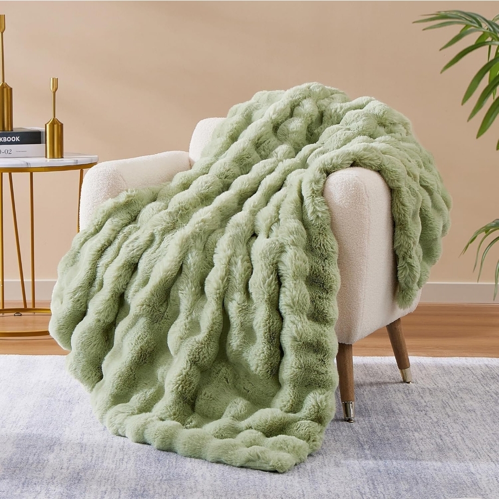 Plush Sage Green Chunky Knit Throw Blanket